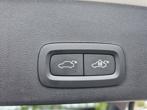 2024 Volvo XC40 B5 Plus Dark Theme