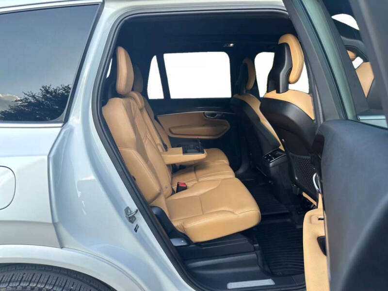 2017 Volvo XC90 T6 Momentum