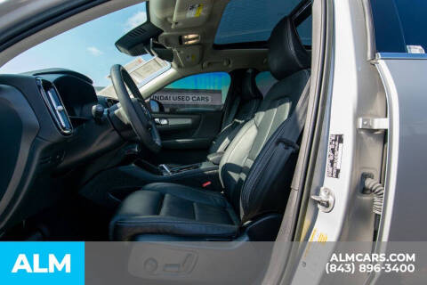 2023 Volvo XC40 B5 Plus Bright Theme