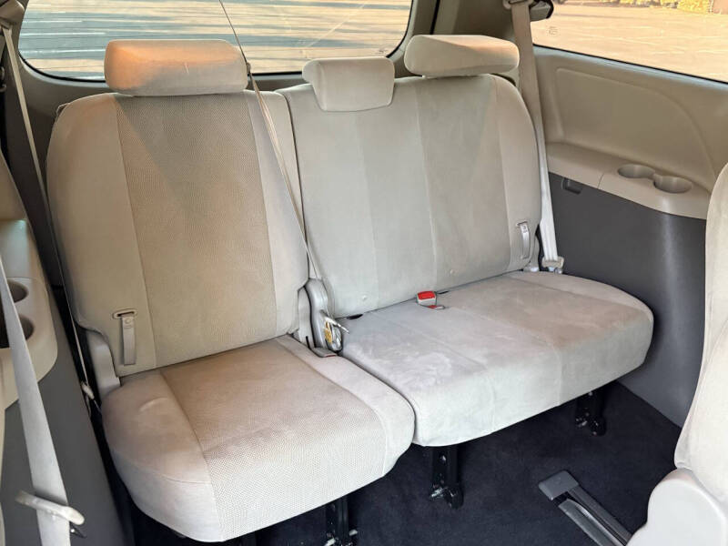 2012 Toyota Sienna Base 7-Passenger