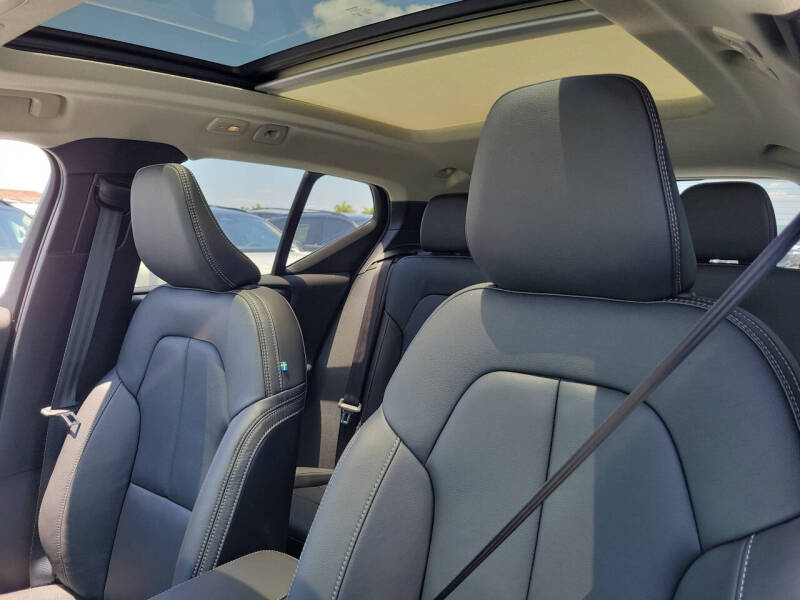 2026 Volvo XC40 B5 Plus