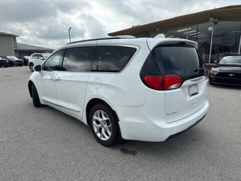 2017 Chrysler Pacifica Touring-L Plus