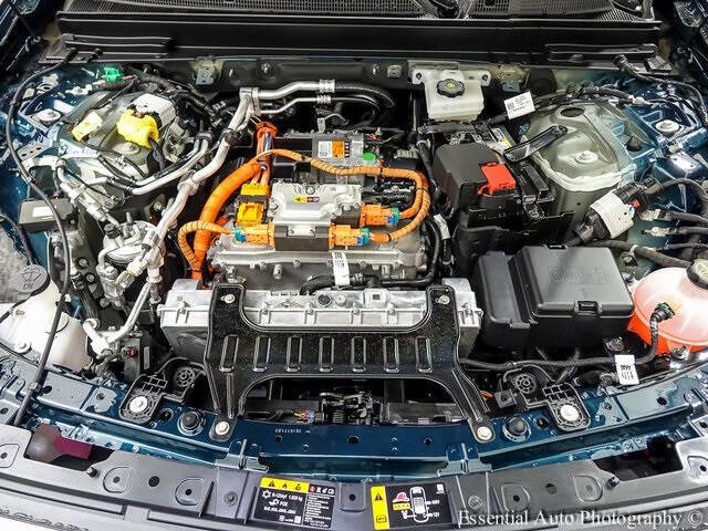 2025 Cadillac LYRIQ Luxury 2