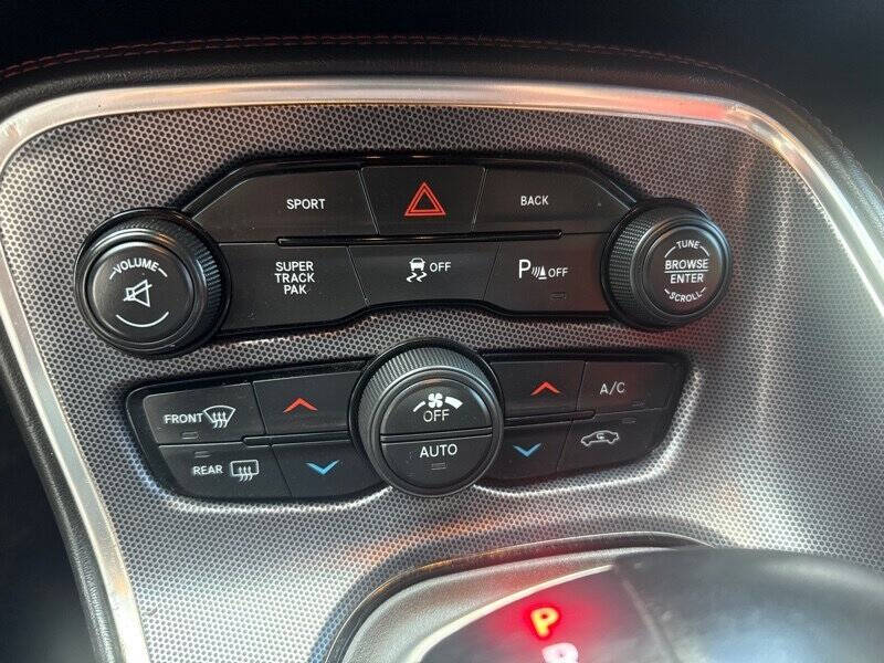 2015 Dodge Challenger SXT Plus