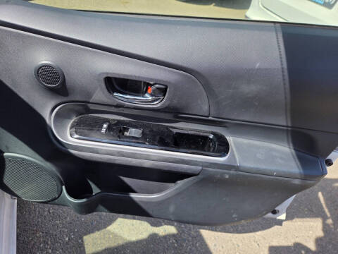 2016 Toyota Prius c Two