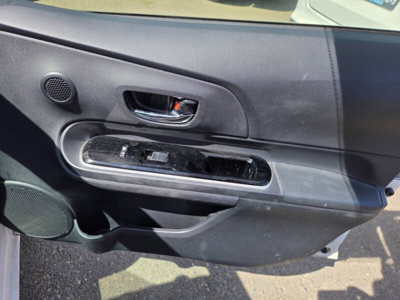 2016 Toyota Prius c Two