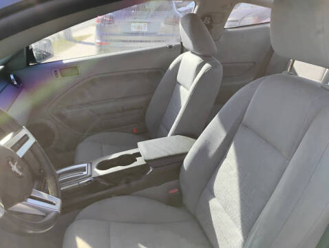 2007 Ford Mustang V6 Deluxe