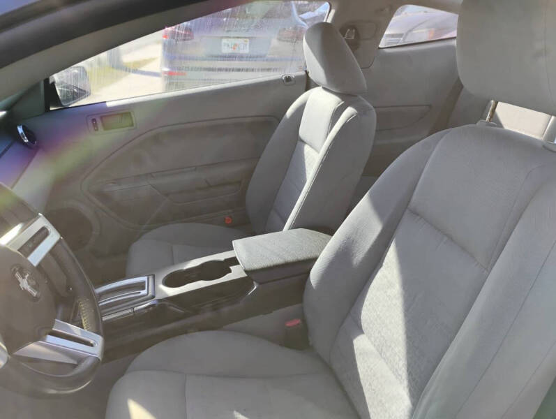2007 Ford Mustang V6 Deluxe