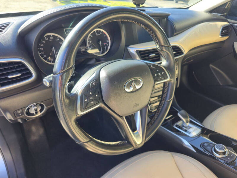 2017 Infiniti QX30 Luxury