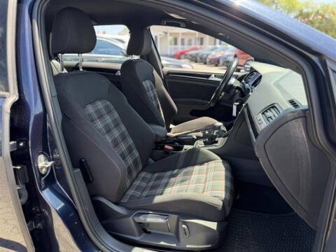 2017 Volkswagen Golf GTI S