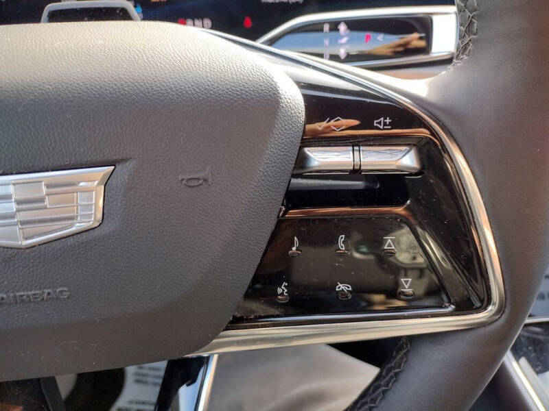 2025 Cadillac LYRIQ Luxury 3