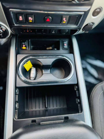 2017 Nissan Titan SV