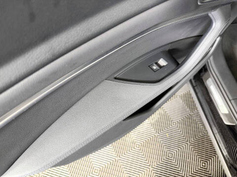 2023 Audi e-tron quattro Premium