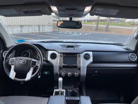 2017 Toyota Tundra SR5