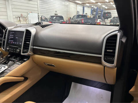 2017 Porsche Cayenne Platinum Edition