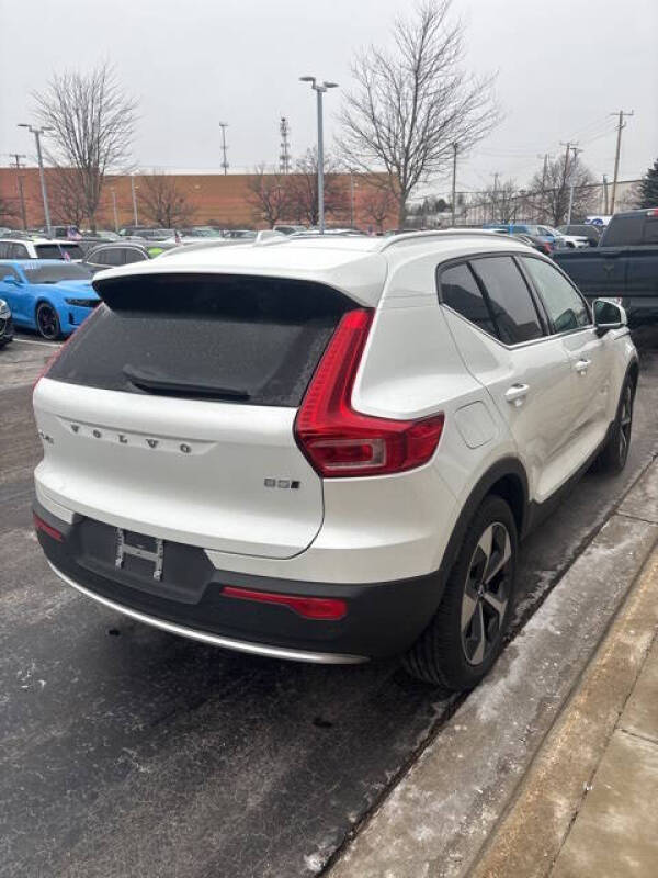 2025 Volvo XC40 B5 Plus Bright Theme