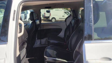 2024 Chrysler Pacifica Plug-In Hybrid Select