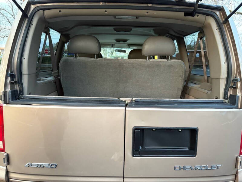 2003 Chevrolet Astro LT