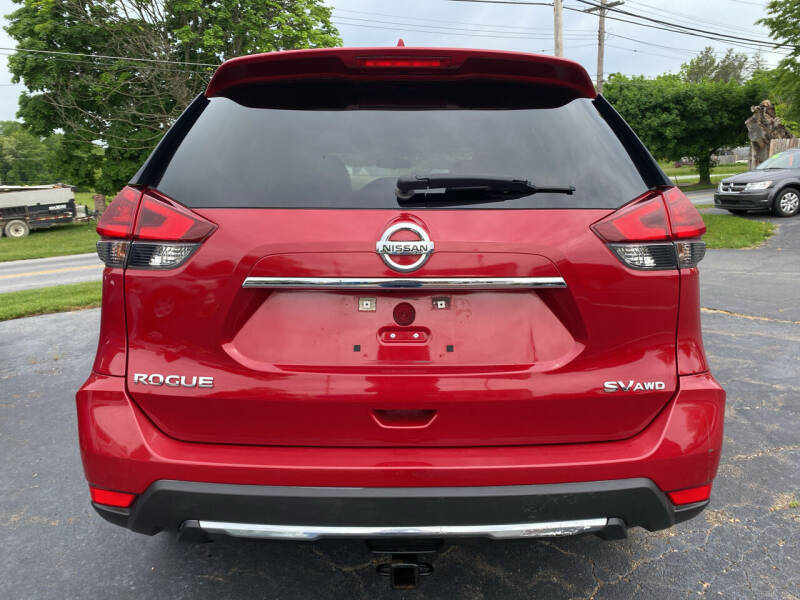 2017 Nissan Rogue SV photo 5