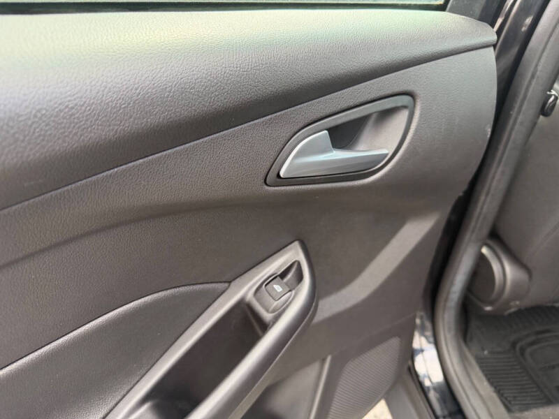 2018 Ford Focus SE - Photo 14