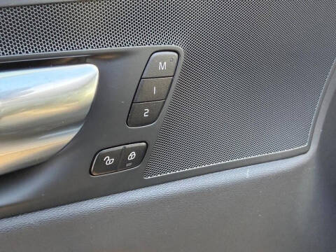 2025 Volvo XC60 B5 Plus Dark Theme