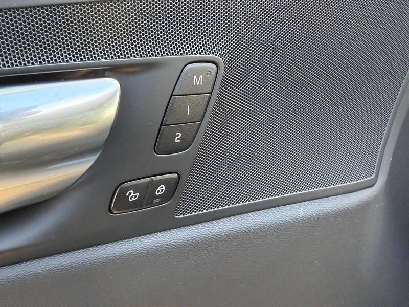 2025 Volvo XC60 B5 Plus Dark Theme