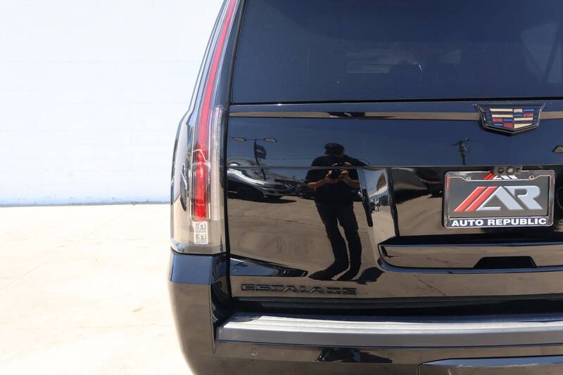 2018 Cadillac Escalade ESV Luxury