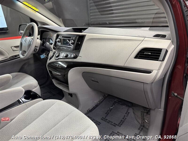 2012 Toyota Sienna LE 8-Passenger