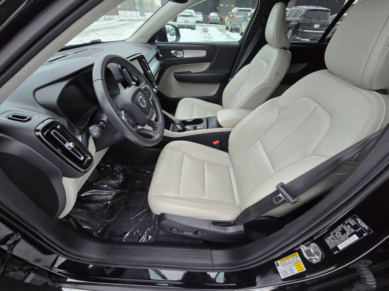 2021 Volvo XC40 T5 Momentum