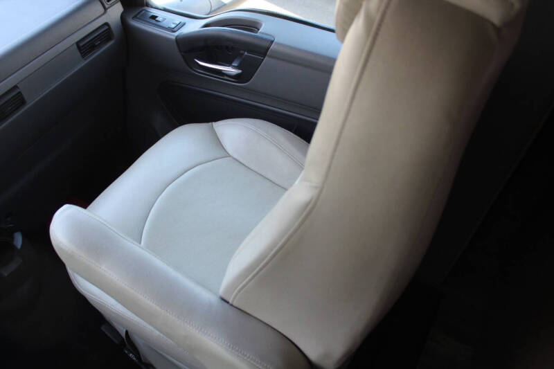 2021 NeXus RV Wraith 34W Cummins 300hp