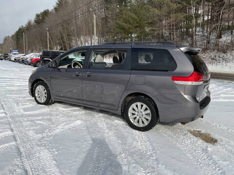 2011 Toyota Sienna LE 7-Passenger