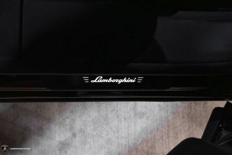 2025 Lamborghini Urus SE