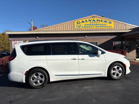 2017 Chrysler Pacifica Touring-L Plus