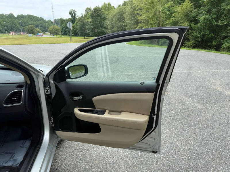 2012 Chrysler 200 LX