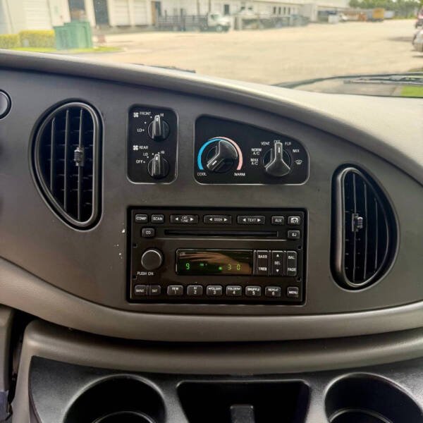 2008 Ford E-Series E-350 SD XLT