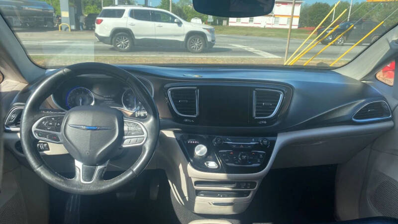 2017 Chrysler Pacifica Touring-L Plus