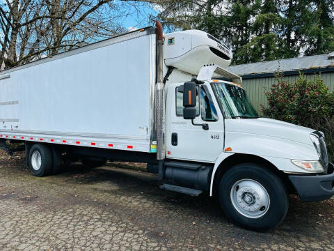 2004 International DuraStar 4300 for sale at NW Leasing LLC in Milwaukie OR