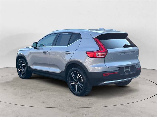 2023 Volvo XC40 B5 Plus Bright Theme