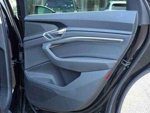 2022 Audi e-tron quattro Premium