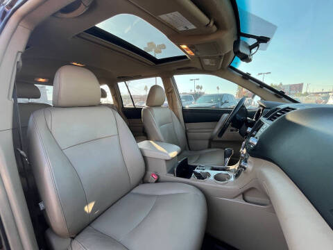 2012 Toyota Highlander SE