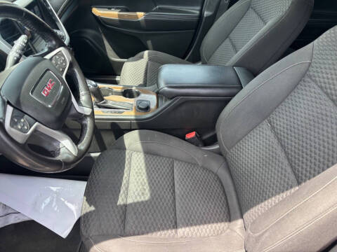 2017 GMC Acadia SLE-2
