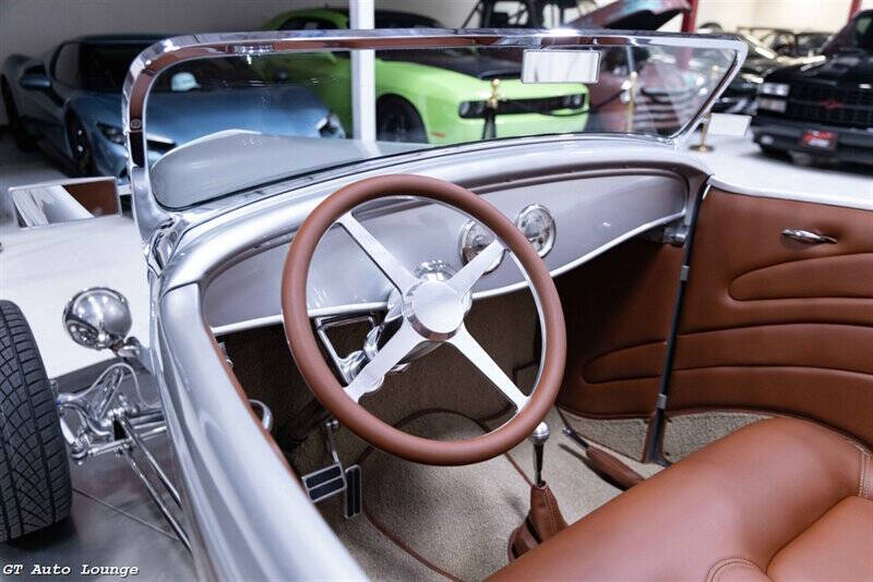 1932 Ford Roadster 17