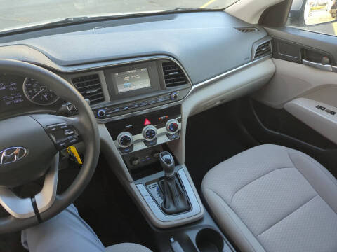 2019 Hyundai Elantra SE