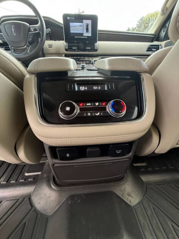 2019 Lincoln Navigator Select