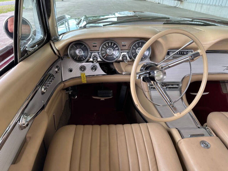 1961 Ford Thunderbird