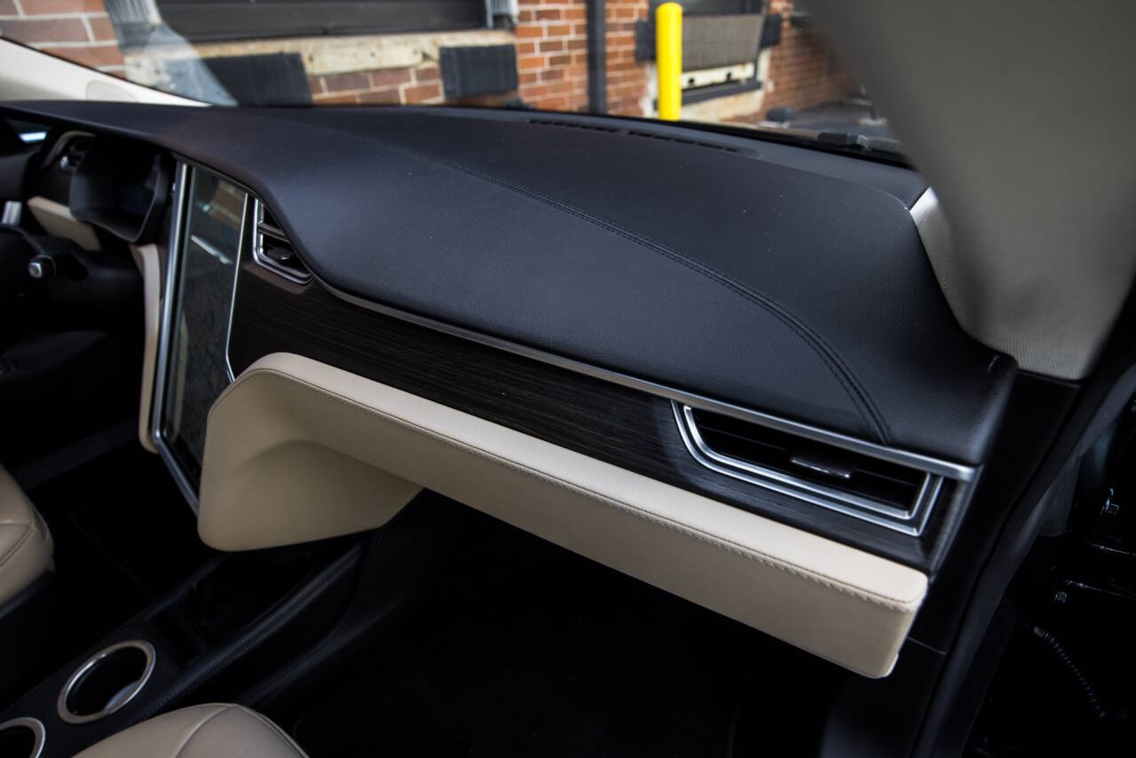 2014 Tesla Model S 25