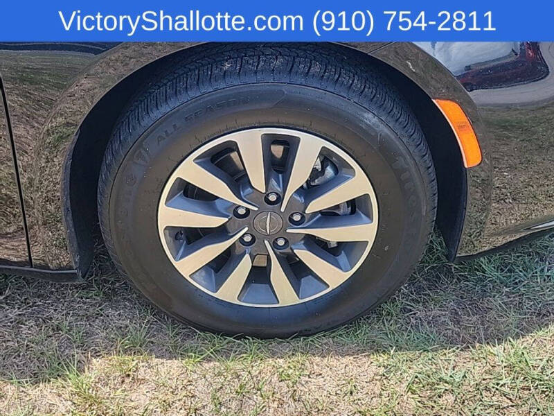 2024 Chrysler Pacifica Plug-In Hybrid Select