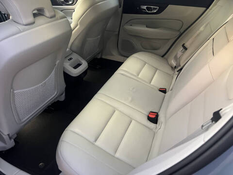 2022 Volvo S60 B5 Momentum