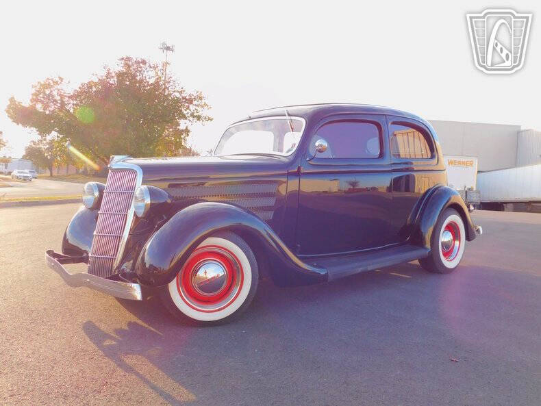 1935 Ford Tudor