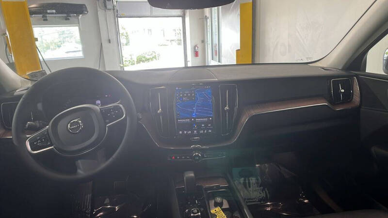 2023 Volvo XC60 B5 Plus Bright Theme
